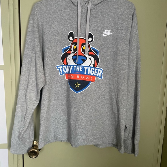 Nike Other - RARE Nike Tony The Tiger Sun Bowl Hoodie Lightweight NCAA Football Sz M